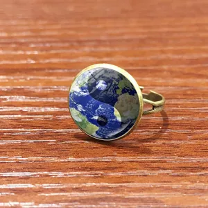 Bague cabochon carte du terre yin yang vintage, bijou en metal bronze ajustable unisexe.