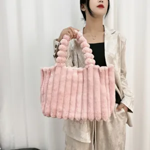 Rosa Pluesch Tote Tasche fuer Damen, flauschige Pelz Schultertasche mit Griff Design.
