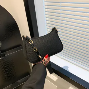 Borsa a spalla nera in feltro da donna, elegante borsetta quadrata con motivo pietra e catena
