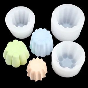 Silikonform Details mit verschiedenen Größen von 3D Backformen und fertigen Harzformen.