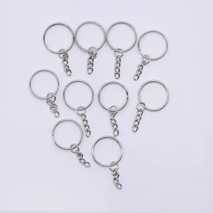 Silberne Metall Schlüsselringe mit kurzen Verlängerungsketten für DIY Schmuckherstellung.