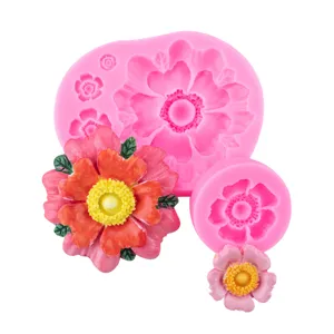 Vista detallada del molde de silicona para flores con texturas y diseño acabado.