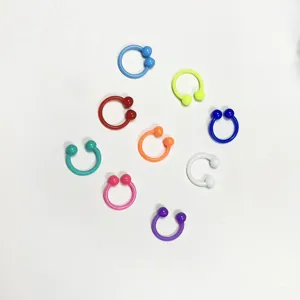 Anello ferro di cavallo in acrilico colorato piercing setto gioielli moda multicolore