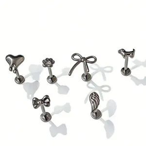 G23 Lega di Titanio Piercing Labbro Flat Back Labret Piercing Gioielli Filettatura Interna Fiocco Cuore Cucciolo Zampa Gatto Piuma Orecchini Per Donna Uomo Gioielli Corpo