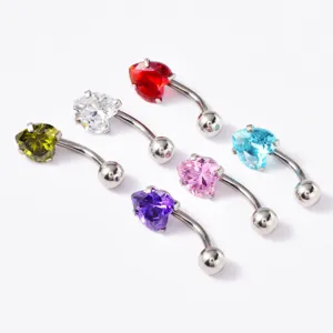 Piercing de nombril cœur en acier inoxydable avec zircone cube bijoux de corps détail.