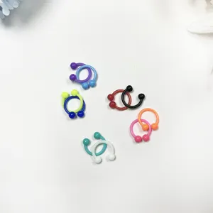 Set di piercing ferro di cavallo in acrilico colorato, gioielli per corpo per naso e orecchie.