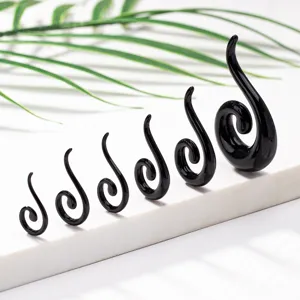 Schwarzes Acryl Spiralen Ohrdehner Set, modischer Körperschmuck Ohrstöpsel für Damen und Herren.