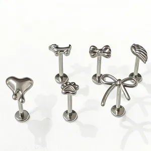 Set di piercing labret in lega di titanio con varie forme carine vista principale.