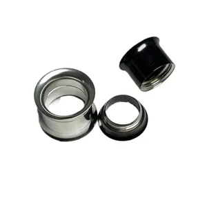 Κοσμήματα piercing αυτιών από ανοξείδωτο χάλυβα με διπλό φαρδύ άκρο σπειρώματος.