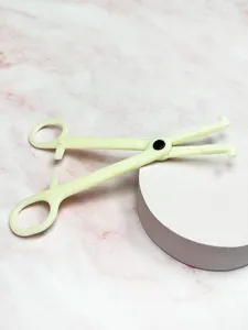 Acrylic body piercing auxiliary tool, professional plastic ring closing plier for ear piercing.