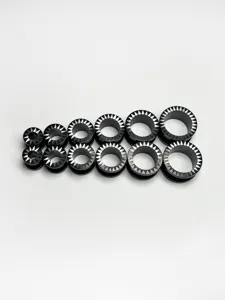Edelstahl schwarze Ohrdehner Piercing Schmuck Set, hohle Spike Tunnels in verschiedenen Größen.