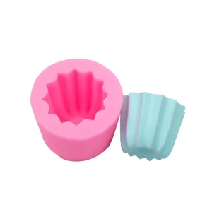 Detailansicht der 3D-Silikonform und des blauen Modells für Backen und Heimwerken.