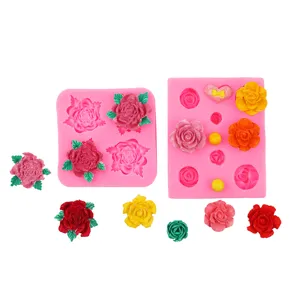 Vista detallada de moldes de silicona para rosas y decoraciones de fondant de manualidades.