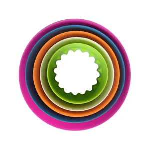 Juego de cortadores de galletas de plástico anidados coloridos, moldes redondos para repostería.