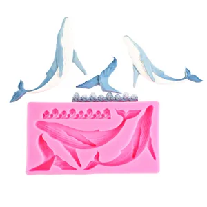 Moule en silicone baleine et vagues thème océan pour gâteau fondant, chocolat et détails de décoration.