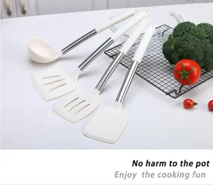 Hitzebeständiges Silikon Küchenutensilien Set mit Edelstahlgriffen zum Kochen und Backen.