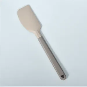 Silikon Teigschaber mit farbigem Griff, perfektes Küchen- und Backwerkzeug zum Kochen.