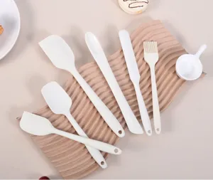 Set di spatole da cucina in silicone, raschietto per crema e pennello per dolci e torte.