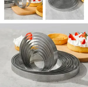 Gelochte Tarte-Ringe aus Edelstahl im Set fuer DIY-Backen, Mousse-Formen und kleine Gebaecke.
