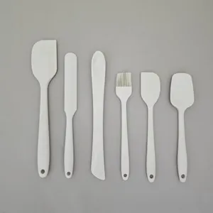 Set di 6 spatole da forno in silicone, raschietto per crema e pennello per dolci.