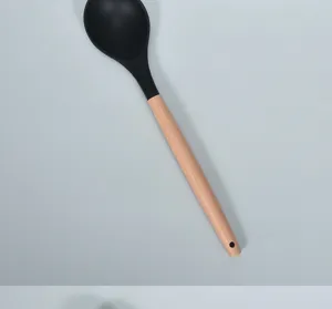 Silikon Kochlöffel mit Holzgriff hitzebeständiges Küchenhelfer Detail für Antihaftpfanne.