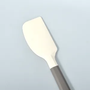 Silikon Cremespatel mit zweifarbigem Griff fur Backen und Kochen in der Kuche nuetzlich