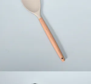 Espátula de cocina de silueta de silicona con mango de madera maciza, vista detallada.