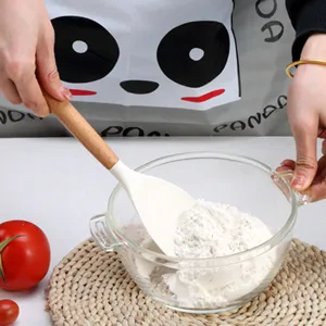 Espátula de silicona con mango de madera para hornear, cocinar y mezclar crema o masa.