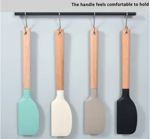 Siliconen spatelset met houten handvat voor bakken en koken, comfortabele keukentools.