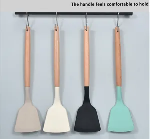 Siliconen kookspatel met houten handvat, hittebestendig anti-aanbak keukengerei detail.