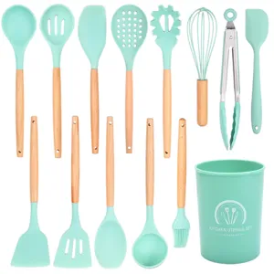 Set di 14 utensili da cucina in silicone con manici in legno, resistenti al calore.