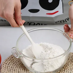 Ensemble de spatule de cuisson en silicone blanc professionnel pour mélanger crème et gâteau.