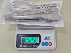 Silicone kitchen utensils and baking tool set detail view showing product weight.
