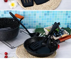 Detailansicht des schwarzen Silikon-Küchenspatel- und Schöpflöffel-Sets für Küchen.