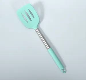 Paletta forata in silicone con manico in acciaio inossidabile, utensile da cucina.