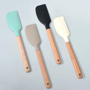 Siliconen spatel set met houten handvat voor bakken en koken anti aanbak keukengereedschap.