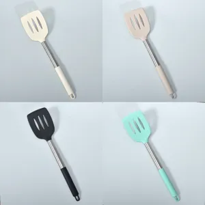 Palette da cucina in silicone con manico in acciaio inossidabile, resistente al calore per casa.