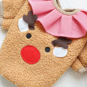 Abrigo de forro polar de reno para mascotas con cuello de volantes a cuadros rojos.