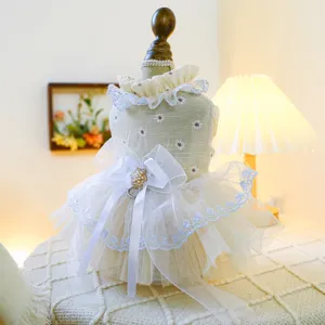Hundekleid Prinzessin für kleine Hunde, süßer Tüllrock mit Blumen und Schleife weiss.