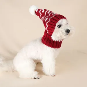 Bonnet tricoté rouge et blanc avec pompon, accessoire de costume d'hiver pour petits chiens chats.