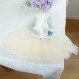 Cucciolo pizzo tulle vestito festa abito verde menta carino cane abbigliamento vista