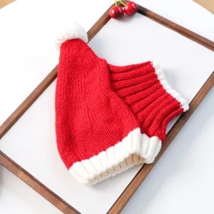 Joli bonnet tricoté rouge et blanc pour petit chien chat, chapeau chaud de vacances de Noël.
