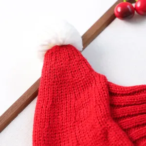 Bonnet de Noël tricoté rouge pour animal avec pompon blanc en détail pour petits chiens et chats.