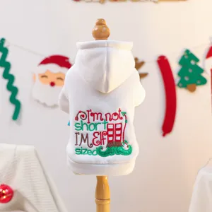 Gemütlicher warmer Winter Hundepullover mit süßem Weihnachtselfen Stickerei Design für Hunde.