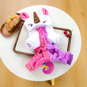 Tuta soffice unicorno per animali domestici, vestito caldo a quattro zampe dettaglio.