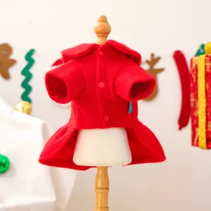 Bezaubernder roter Haustier Weihnachtsmantel für kleine Hunde, stilvolles Fleece Kleid festlich.