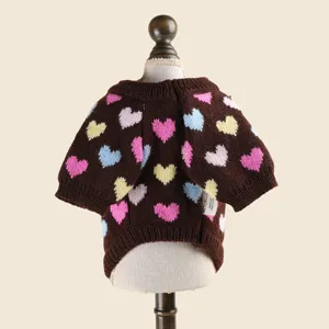 PETCIRCLE jersey para perros, suéter de punto marrón con corazones de colores para cachorros.