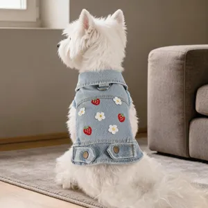 Haustier Denim Weste Ärmellos Revers Erdbeere Blume Stickerei Kleiner Hund Katze Jacke Welpen Kleidung Polyester