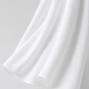 Dettaglio tessuto bianco costume fantasma animale Halloween texture morbida drappeggio liscio