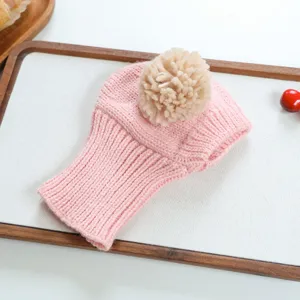 Joli bonnet rose tricote pour animaux avec pompon, accessoire d'hiver chaud pour chiens et chats.